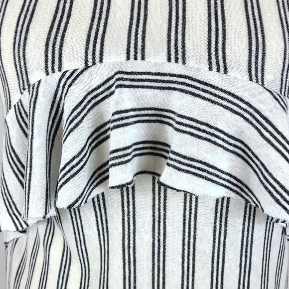 Who What Wear Ruffle Front Tank - Picture 3 of 10